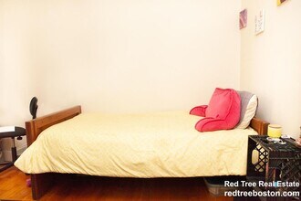 1743 Commonwealth Ave, Unit 1 in Boston, MA - Building Photo - Building Photo