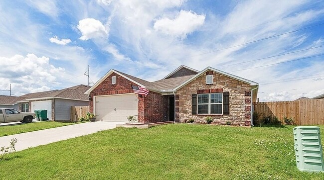 1600 Edinburgh Dr in Centerton, AR - Building Photo - Building Photo