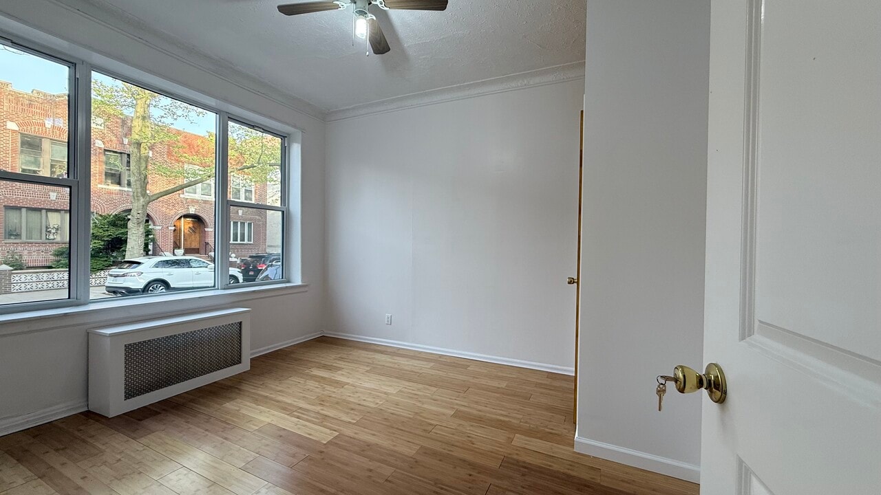 1728 W 4th St, Unit 1F in Brooklyn, NY - Building Photo