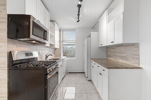 324 70th St in Guttenberg, NJ - Building Photo