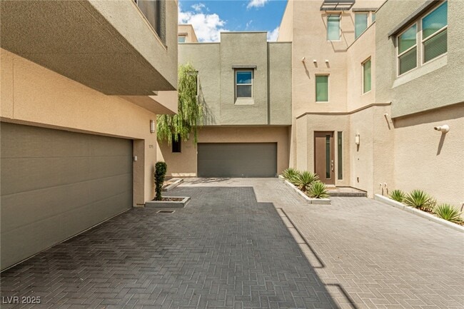 11297 Gravitation Dr in Las Vegas, NV - Building Photo - Building Photo