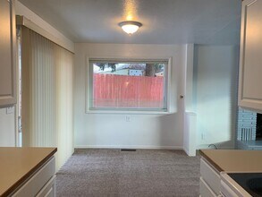 1875 Van Ness St in Klamath Falls, OR - Building Photo - Building Photo