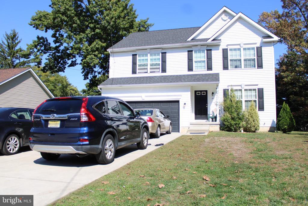 212 Laurel Ave in Glassboro, NJ - Building Photo