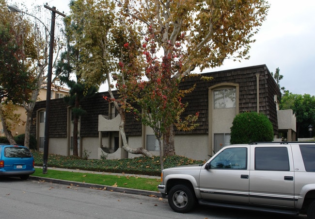 3636 Howard Ave in Los Alamitos, CA - Foto de edificio - Building Photo