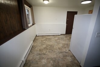 710 Dogwood St in Anchorage, AK - Building Photo - Building Photo