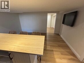 4 Bankfield Cres in Stoney Creek, ON - Building Photo - Building Photo