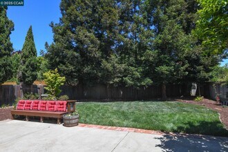 555 Willow Ct in Benicia, CA - Building Photo - Building Photo