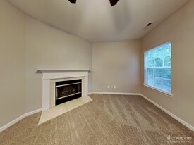 9303 Golden Pond Dr in Charlotte, NC - Foto de edificio - Building Photo