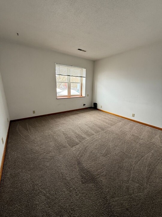 271 Main St in New Albin, IA - Building Photo