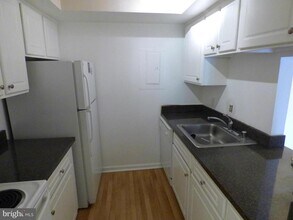8205 Whispering Oaks Way-Unit -303 in Gaithersburg, MD - Building Photo - Building Photo