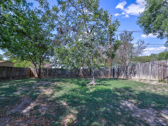 12032 Shropshire Blvd in Austin, TX - Building Photo - Building Photo