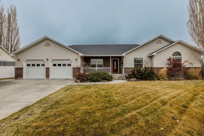 property at 396 Palomino Dr