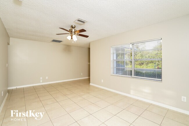 638 NE Larkspur Ln in Port St. Lucie, FL - Building Photo - Building Photo