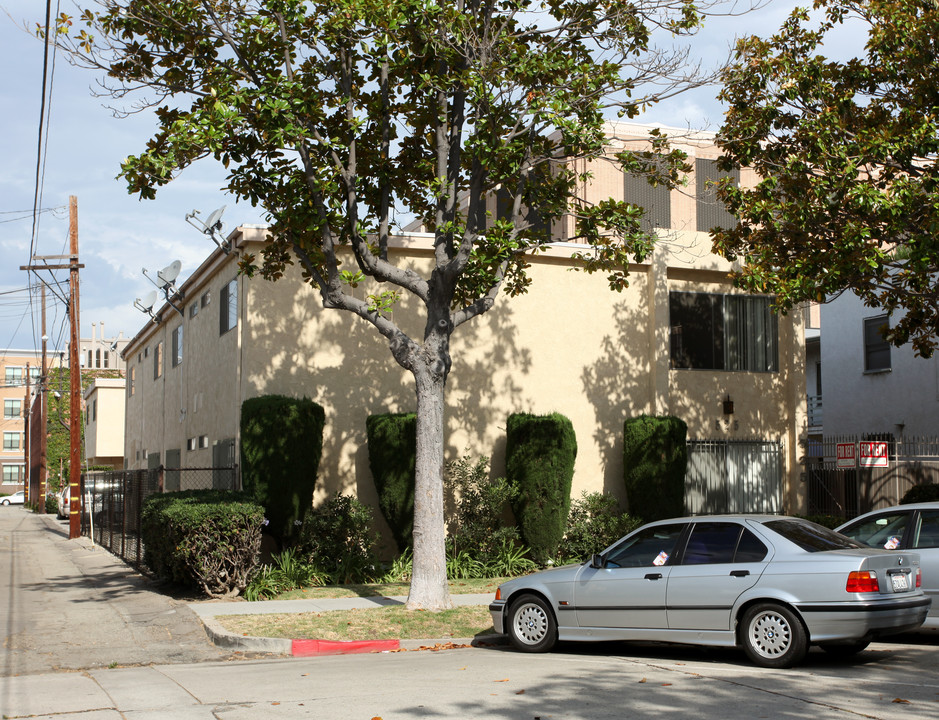 525 Linden Ave in Long Beach, CA - Building Photo