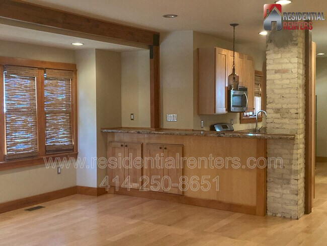 804 E Brady St in Milwaukee, WI - Building Photo - Building Photo