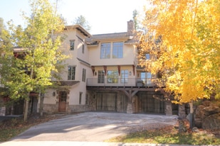 1141 Meadowlark Ln in Whitefish, MT - Building Photo