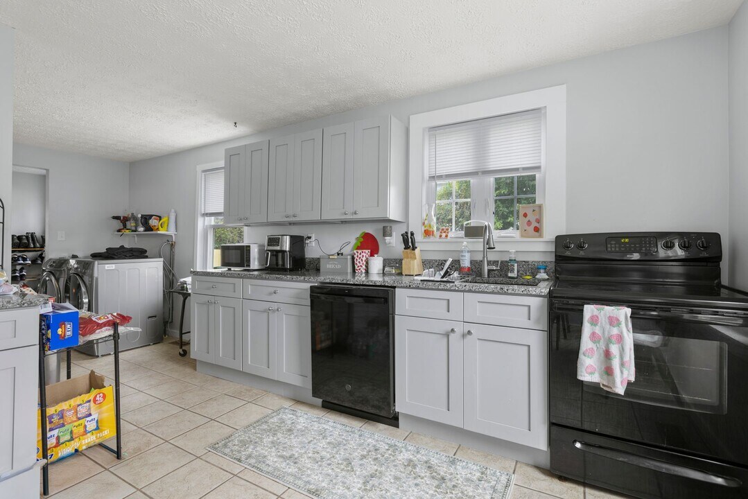 140 Sawyer St in South Portland, ME - Building Photo