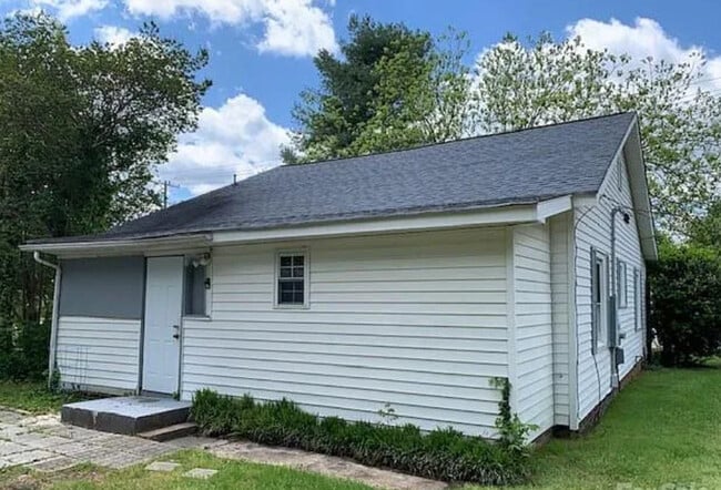 935 Old Charlotte Rd SW in Concord, NC - Building Photo - Building Photo