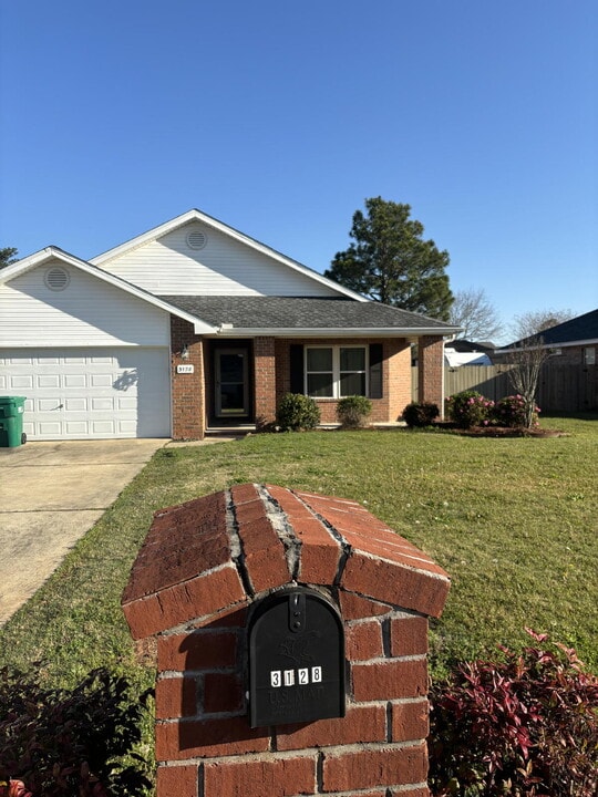 3128 Border Creek Dr in Crestview, FL - Building Photo