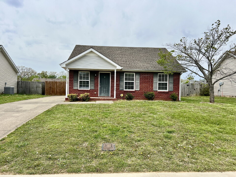 2785 Russet Ridge Dr in Clarksville, TN - Building Photo