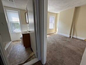 5 Islington Ter, Unit 2 in Boston, MA - Foto de edificio - Building Photo