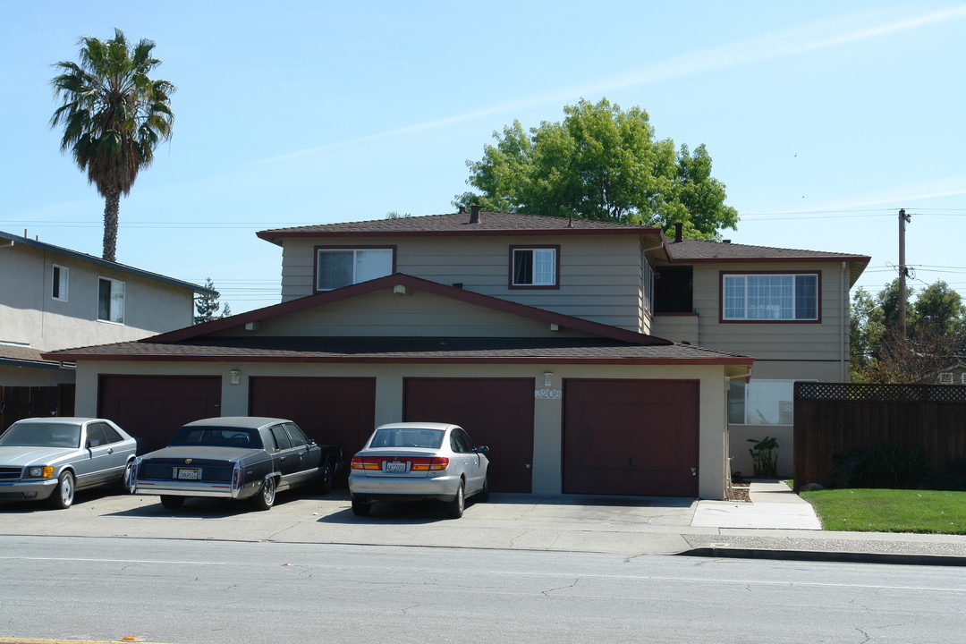 3208 Moorpark Ave in San Jose, CA - Building Photo