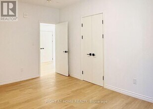 135 Sweetland Ave in Ottawa, ON - Building Photo - Building Photo