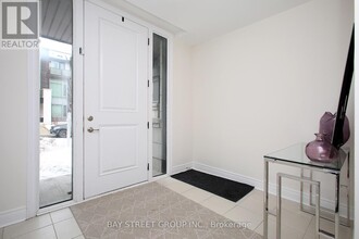 102 Carrville Woods Cir in Vaughan, ON - Building Photo - Building Photo