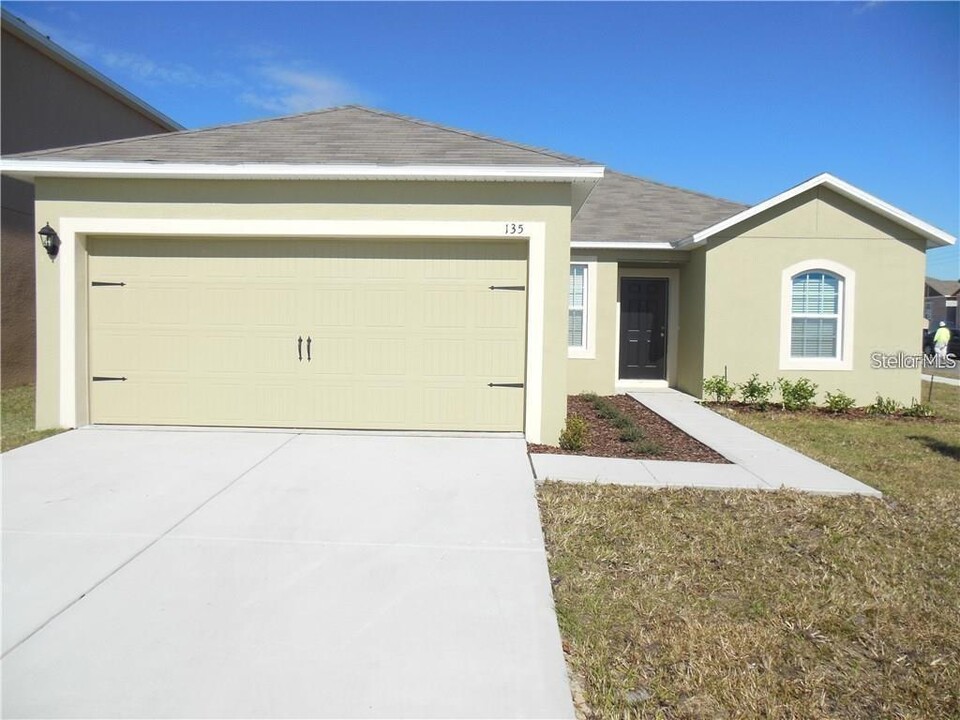 135 Bella Dr in Davenport, FL - Building Photo