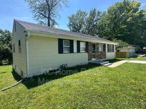 10905 E 47th St in Kansas City, MO - Building Photo - Building Photo