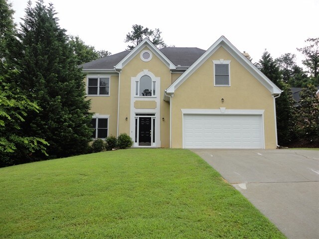 623 Chesterfield Dr in Lawrenceville, GA - Building Photo