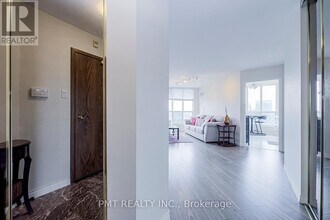 2285 Lake Shore Blvd W in Toronto, ON - Building Photo - Building Photo