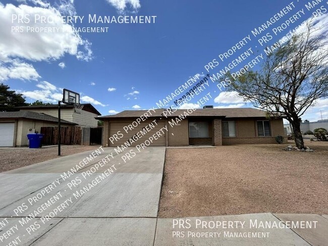 property at 3226 N Sycamore Pl