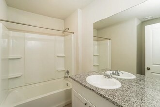 7347 Plata Cir in San Antonio, TX - Foto de edificio - Building Photo