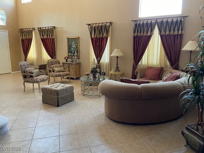 property at 170 Arches Ct