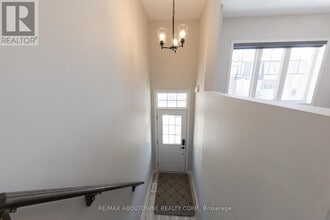 15 Barley Ln in Hamilton, ON - Building Photo - Building Photo