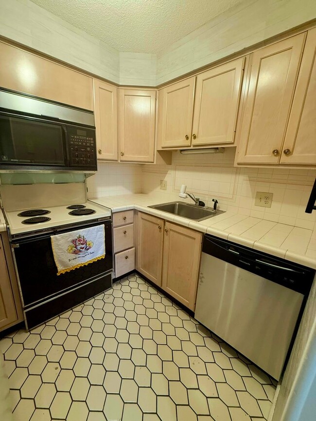 property at 108 E Housatonic St
