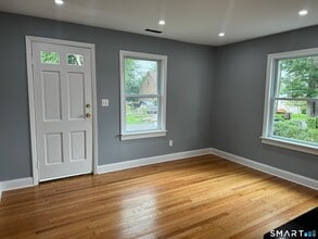 11 Maple St in Trumbull, CT - Building Photo - Building Photo