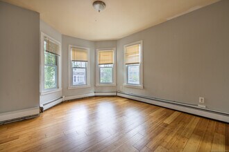 391 Myrtle Ave in Bridgeport, CT - Building Photo - Building Photo