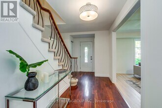 130 All Saints Crescent in Oakville, ON - Building Photo - Building Photo