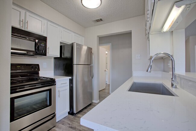 Summer Grove in Austin, TX - Building Photo - Building Photo