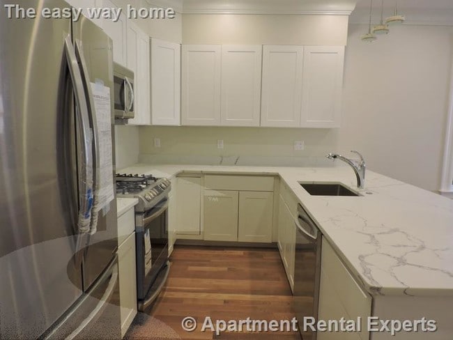 470 Green St, Unit 2 in Cambridge, MA - Foto de edificio - Building Photo