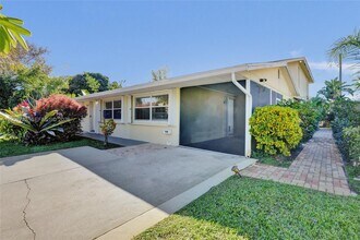 740 Buttonwood Rd in North Palm Beach, FL - Building Photo - Building Photo