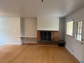 115 Apple Tree Rd in Charlottesville, VA - Foto de edificio - Building Photo
