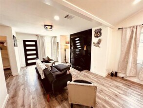 2859 W Brooklyn Ave in Dallas, TX - Building Photo - Building Photo