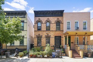 72-30 66th Rd in Flushing, NY - Building Photo