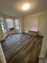 27 S Locust St, Unit 2 in Hagerstown, MD - Building Photo