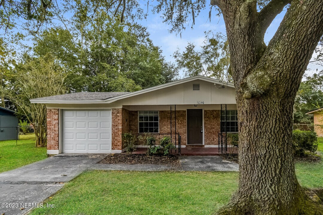 5316 Arrowsmith Rd in Jacksonville, FL - Building Photo