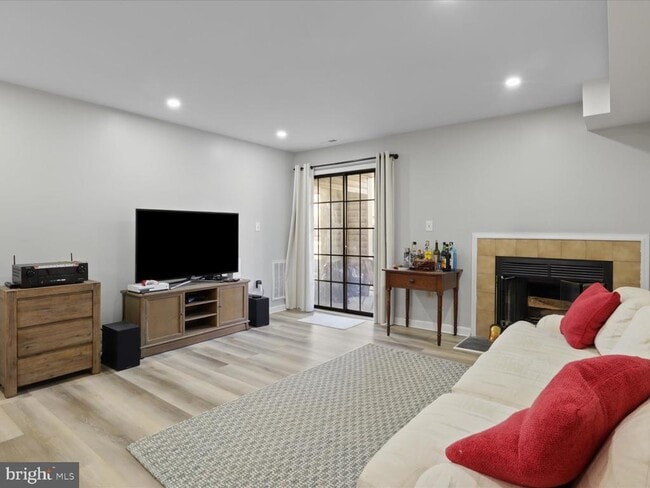 6908 Mary Caroline Cir in Alexandria, VA - Building Photo - Building Photo