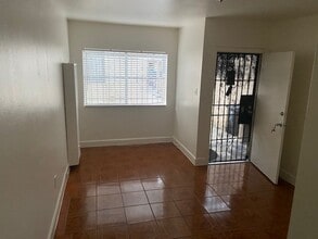 839-841 W 83rd St in Los Angeles, CA - Building Photo - Building Photo